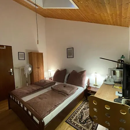 Cozy In Commercial Centre For Two *