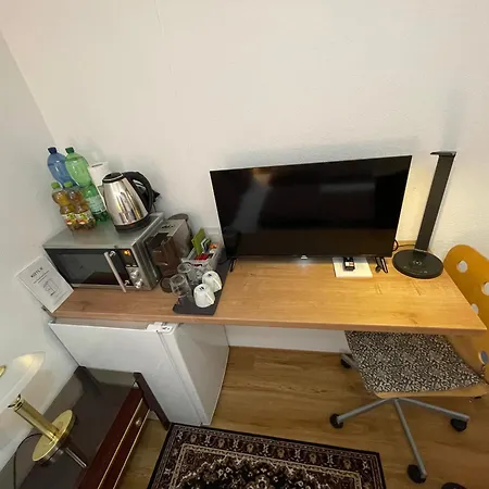 Cozy In Commercial Centre For Two *