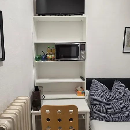 Cozy In Commercial Centre For Two *