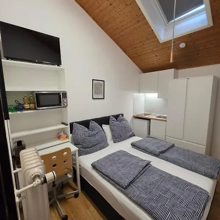 Cozy In Commercial Centre For Two 아파트